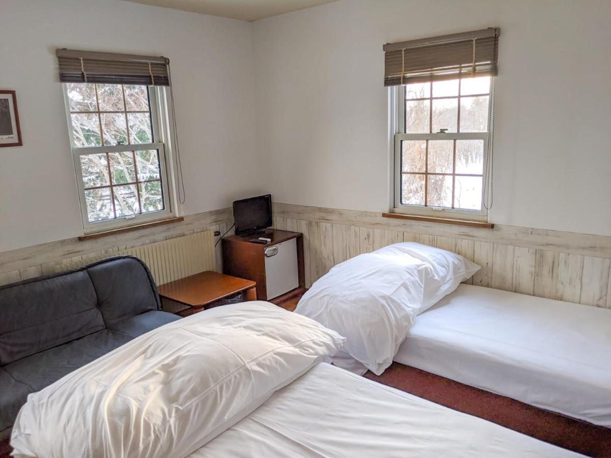 Chalet Banff - 6 Bedroom 6 Bathroom Niseko